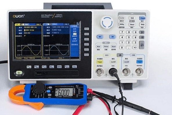 Токовые клещи CM2100 True RMS для измерения напряжения и тока AC/DC